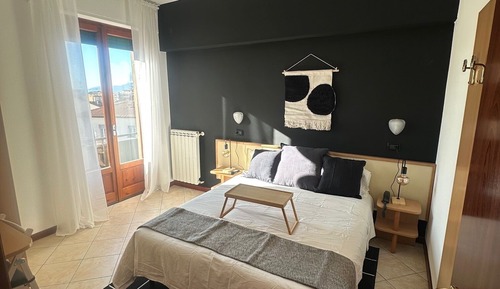 Habitación clásica con 1 cama doble o 2 individuales, balcón, vistas a la montaña