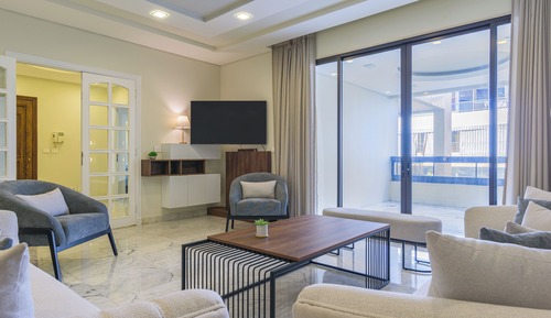 Apartamento, 3 habitaciones, balcón, vistas a la ciudad