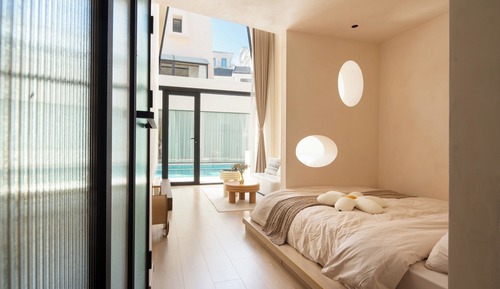Signature Studio Suite, Multiple Beds, Pool Access, Pool View