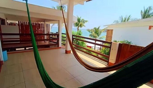 Habitación Confort doble, vistas parciales al mar