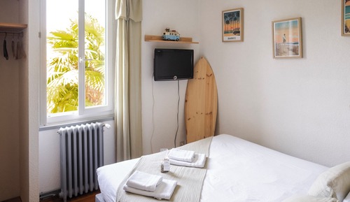 Habitación con 1 cama doble o 2 individuales, baño privado, vistas a la montaña