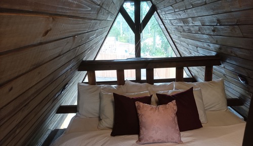 Chalet romántico, 1 cama doble con sofá cama, bañera de hidromasaje, en la zona del patio