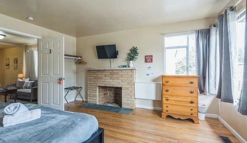 Basic Quadruple Room, 1 Queen Bed with Sofa bed, Non Smoking, Bathtub