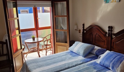 Habitación con 2 camas individuales