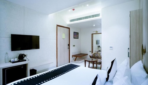 Habitación triple de lujo, balcón, vistas al jardín