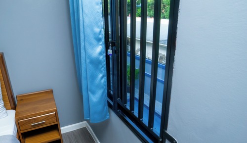 Suite de lujo, 1 cama de matrimonio grande con sofá cama, patio, vistas a la piscina