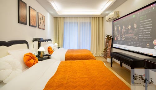 Suite estudio Premium, 2 camas de matrimonio, patio, vistas parciales al mar