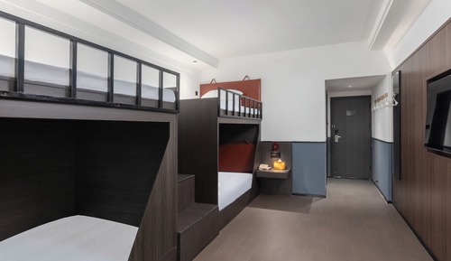 Habitación cuádruple básica, vistas a la ciudad