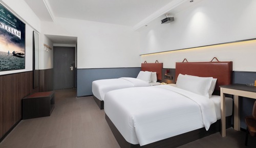 Habitación clásica con 2 camas individuales, vistas a la ciudad