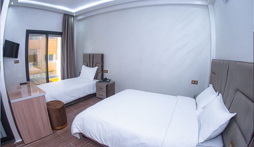 Habitación Confort con 1 cama doble o 2 individuales, balcón