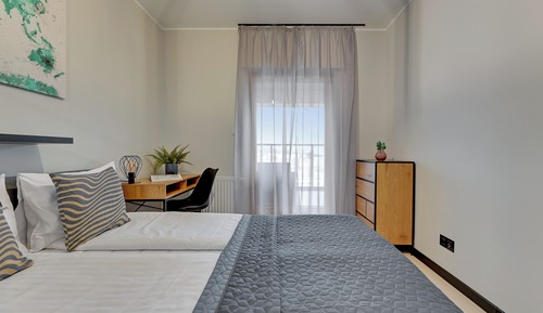 Apartamento clásico, balcón