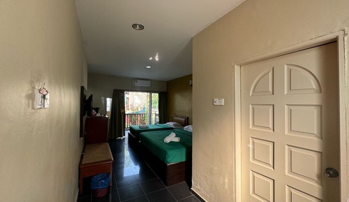Habitación triple básica, balcón, vistas a la piscina