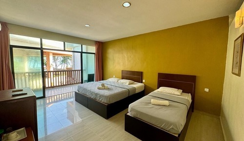 Habitación cuádruple básica, balcón, vistas al mar