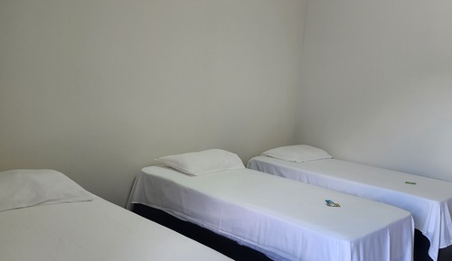 Habitación triple, patio