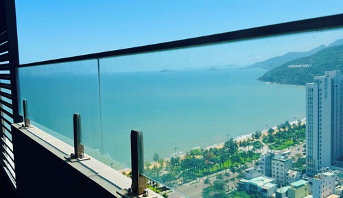 Apartamento de lujo, balcón, vistas a la playa