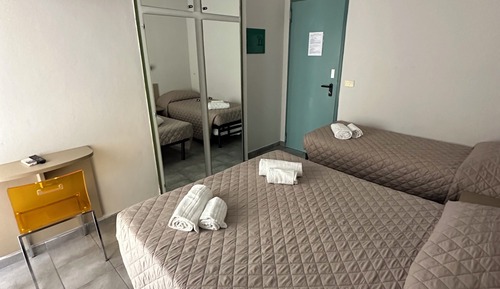 Habitación triple estándar, balcón