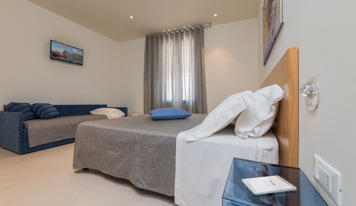 Habitación triple básica, balcón