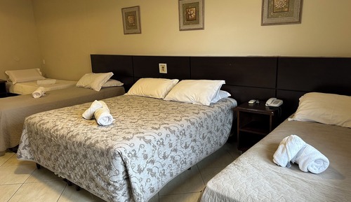 Deluxe Room, Multiple Beds, Private Bathroom
