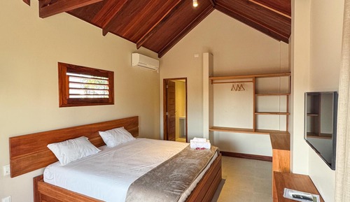 Deluxe Double Room, Lanai, Pool View