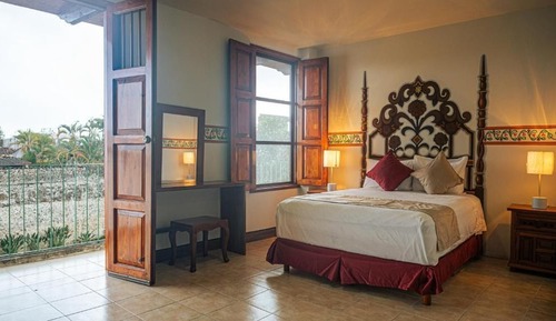 Habitación estándar con 1 cama doble o 2 individuales, balcón, vistas al jardín