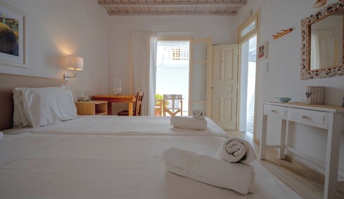 Habitación triple Confort, baño privado, vistas al patio