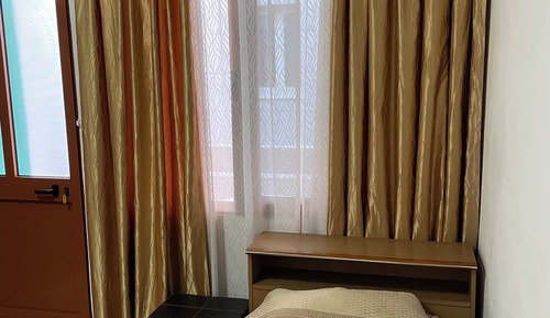 Habitación básica con 1 cama doble o 2 individuales