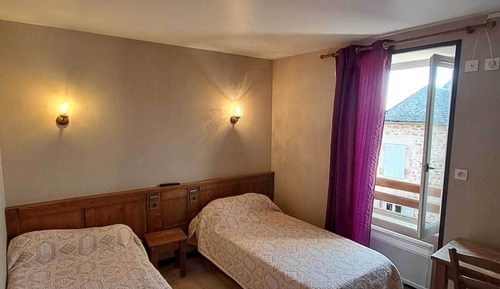 Habitación clásica con 1 cama doble o 2 individuales, vistas al valle