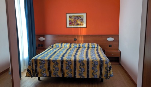 Habitación clásica con 1 cama doble o 2 individuales
