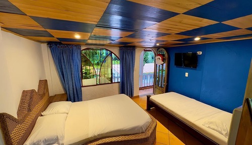 Habitación triple, vistas al jardín
