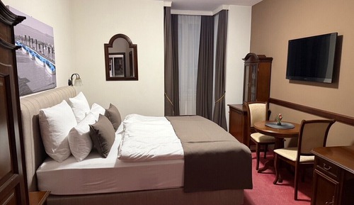 Habitación básica doble, baño privado, vistas a la ciudad