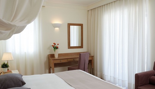 Suite clásica, balcón, vistas parciales al mar