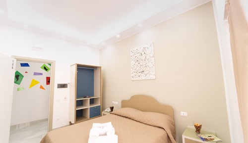 Habitación estándar, vistas al patio, en edificio anexo (Corso Umberto 311)