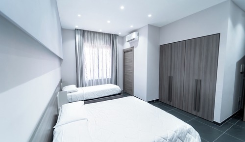 Habitación triple Deluxe, en edificio anexo (Piazza Mercato 45)