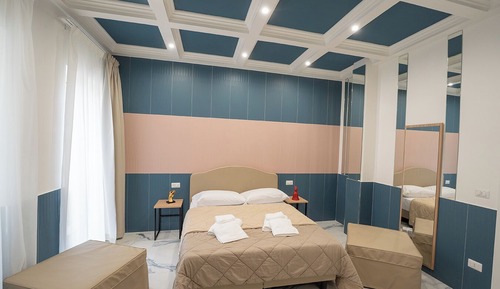 Habitación cuádruple Deluxe, en edificio anexo (Via del Chiostro 25)
