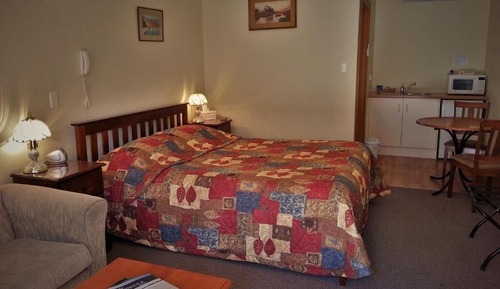 Habitación Confort doble, 1 cama de matrimonio, cocina básica, vistas al patio