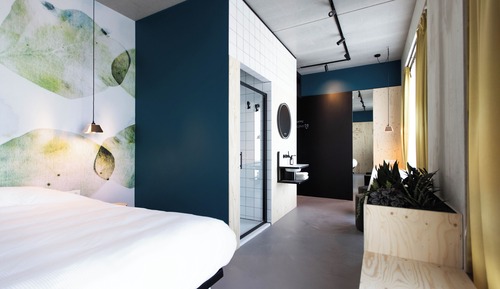 Habitación doble, 1 cama de matrimonio grande, baño privado, vistas a la ciudad