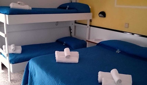 Habitación triple estándar, balcón