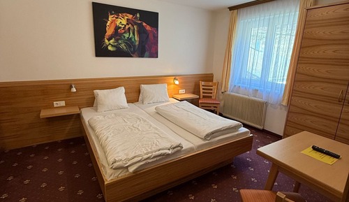 Habitación Deluxe con 2 camas individuales, balcón, vistas a la montaña