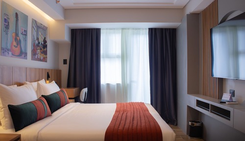 Habitación Deluxe con 1 cama doble o 2 individuales, balcón, vistas a la ciudad