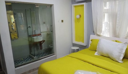 Habitación familiar, balcón, vistas a la ciudad