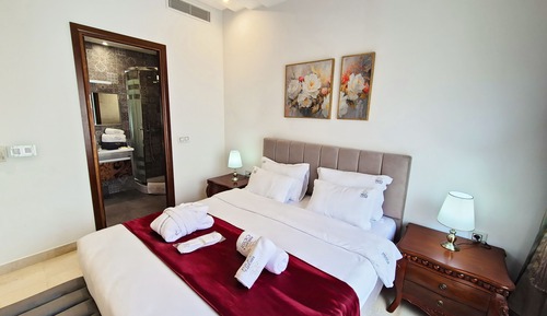 Suite de lujo, 1 cama de matrimonio grande, acceso a la piscina, vistas al jardín
