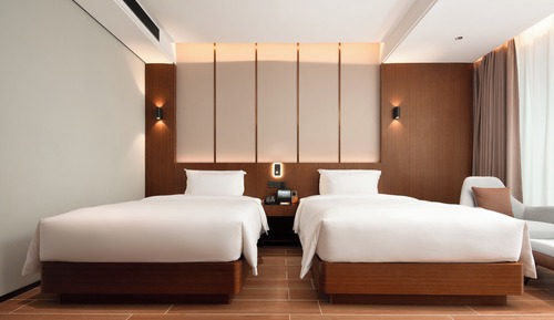 Habitación estándar con 1 cama doble o 2 individuales, 2 camas dobles, vistas a la ciudad