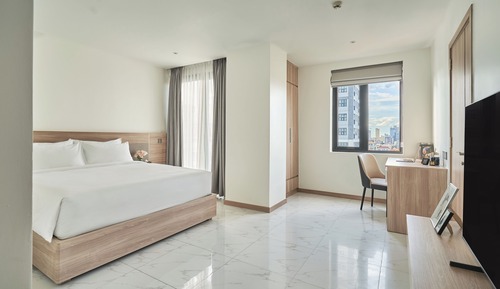 Habitación triple superior, vistas a la ciudad