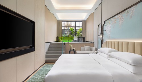 Suite estudio Signature, 1 cama de matrimonio, baño privado, vistas al jardín