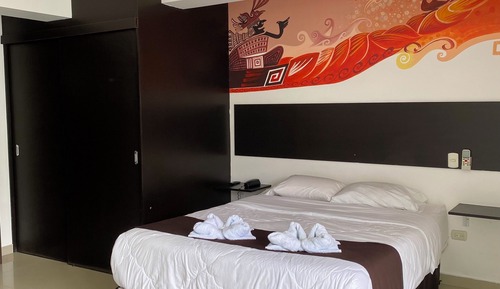 Suite, 1 cama de matrimonio, balcón, vistas a la piscina