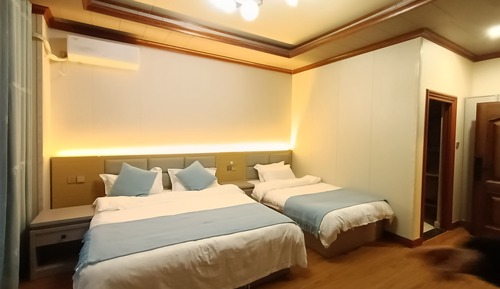 Habitación triple familiar, vistas parciales al mar