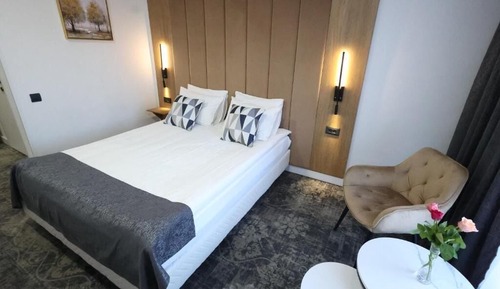 Habitación superior con 1 cama doble o 2 individuales, vistas a la montaña