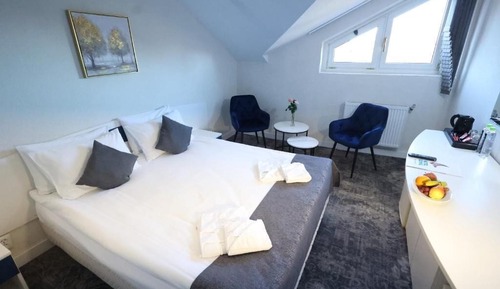 Habitación estándar con 1 cama doble o 2 individuales, vistas a la montaña