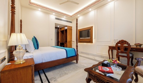Habitación estándar con 1 cama doble o 2 individuales, no fumadores, baño privado