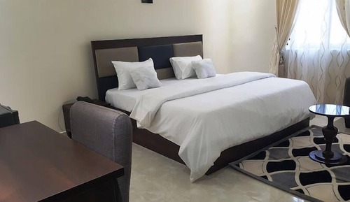 Habitación económica, balcón, vistas a la ciudad